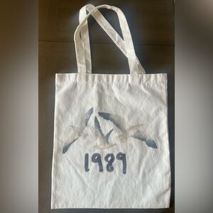 Taylor Swift 1989 Tote.
Taylor’s Version Swiftie Gift